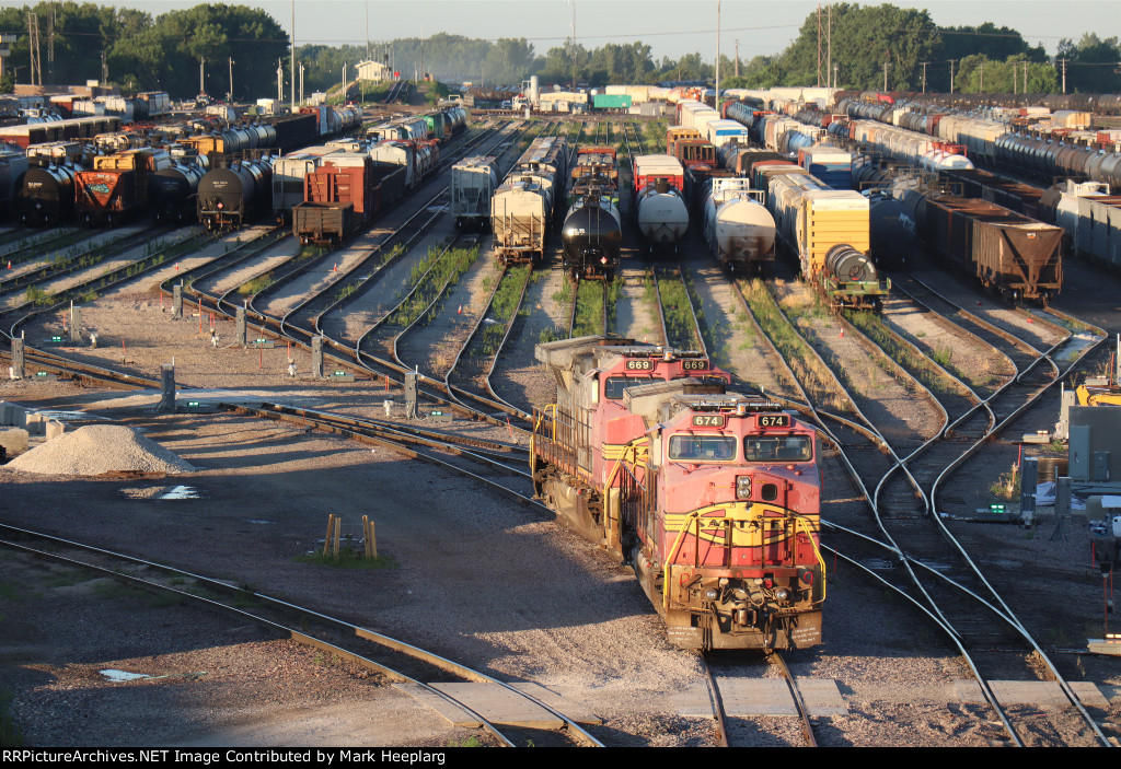 BNSF 674